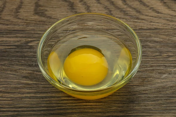 Uovo Pollo Crudo Nella Ciotola Cottura — Foto Stock
