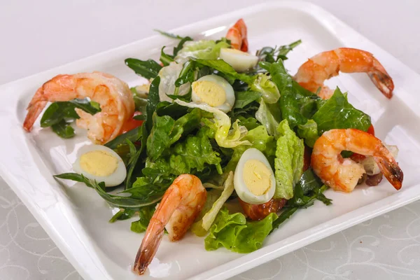 Salat Mit Garnelen Rucola Und Wachteleiern — Stockfoto