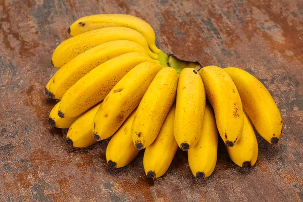 Reife Süße Gelbe Mini Bananenhaufen — Stockfoto