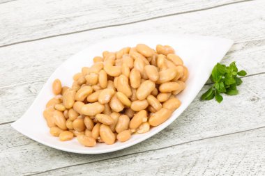 Kavanozda pişmiş fasulye