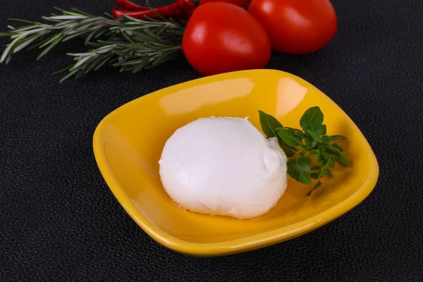 Włoska Kula Serowa Mozzarella Serwowana Bazylii Pomidorów — Zdjęcie stockowe