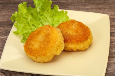 Vejetaryen mutfağı - Tabakta kızarmış patates pirzolası
