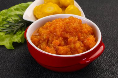 Kabak kabağı kabağında havyar.