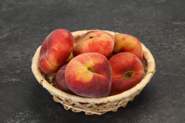 Tatlı, lezzetli, birkaç şeftali