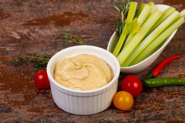 Vejetaryen mutfağı - Kereviz çubuklu humus