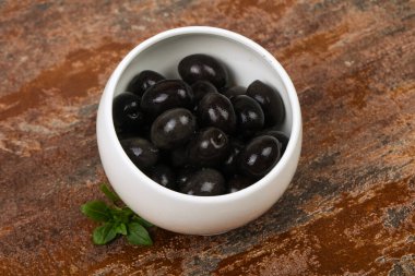 Kasede siyah zeytin yığını