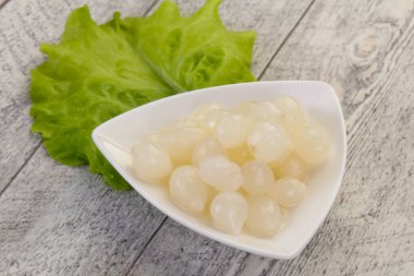 Kasede bebek soğanı turşusu