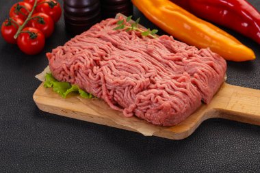 Pişirmek için çiğ hindi kıyması