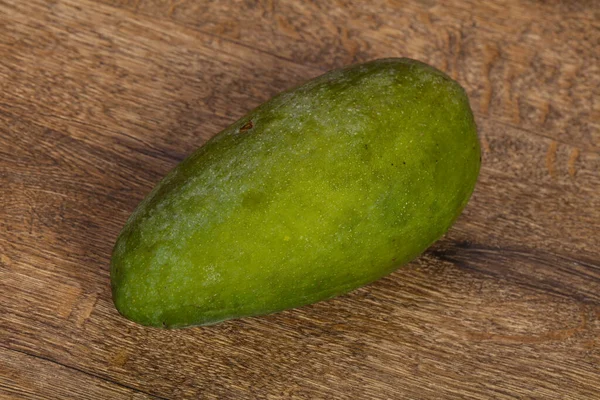 Grön Välsmakande Mango Över Bakgrunden — Stockfoto