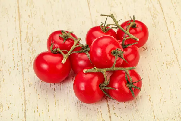 Tomate Cerise Mûre Douce Savoureuse Sur Branche — Photo