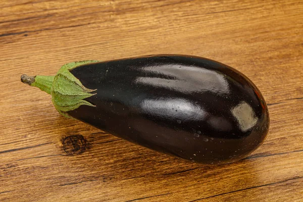 Aubergine Fraîche Mûre Noire Sur Fond — Photo