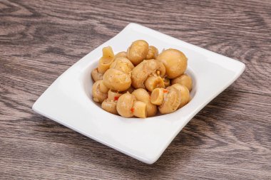 Kavanozda baharatlı turşu şampiyonları