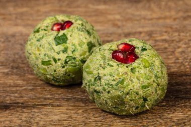 Gürcü geleneksel Phali pomegranet tohum hizmet