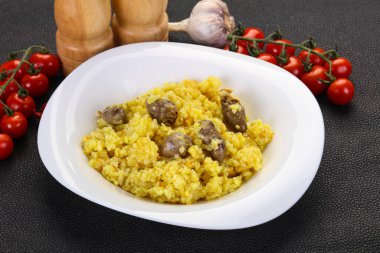 Tavuk kalbi ve baharatlı pilav.