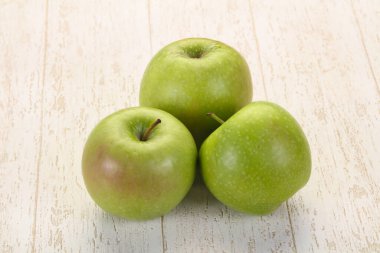 Olgun, tatlı, sulu elma