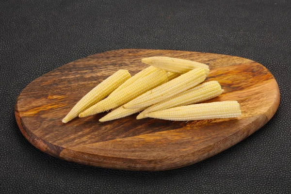 Raw Baby Corn Wooden Board — Stock Photo, Image