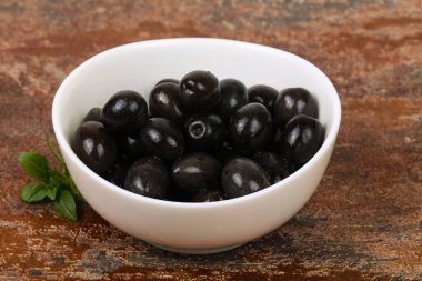 Kasede siyah zeytin yığını