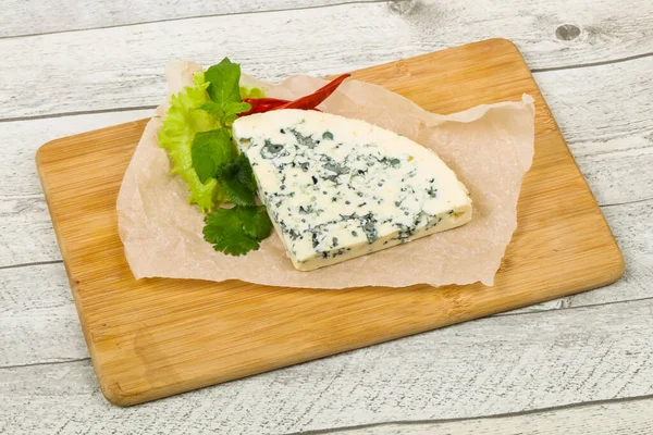 Blue Cheese Slice Salad Leaves — Stock Photo, Image