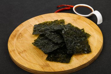 Soya soslu lezzetli Nori cipsi.