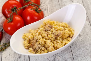 Et ve baharatlı bulgur.