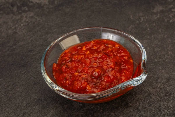 Sauce Épicée Piquante Aux Tomates Dans Bol — Photo