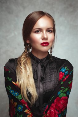 Harika dudakları ile güzel kadın