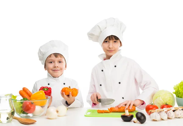 Kleine koks door tabel met groenten — Stockfoto