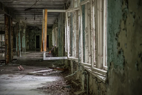 Ruined hall in Pripyat school — Stock Photo, Image