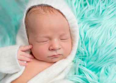 tatlı rüya gibi yeni doğmuş çocuk