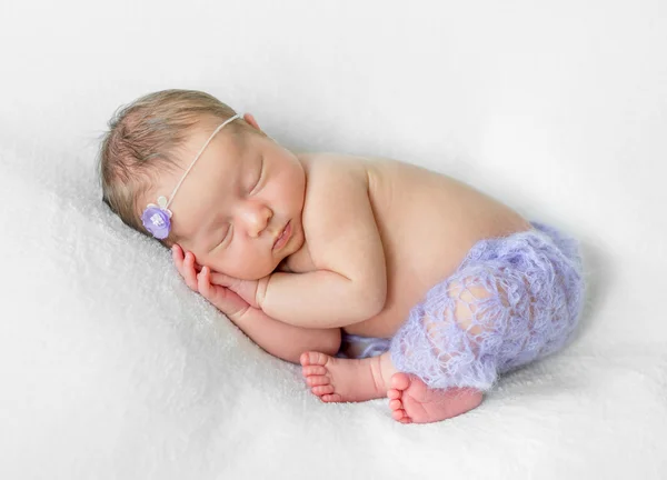可爱的睡眠新生儿 — 图库照片