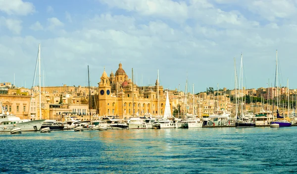 Vista da baía de Valletta com iates — Fotografia de Stock