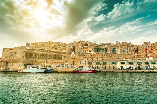 Great landscape with Valletta embankment and ships — Stock Photo, Image