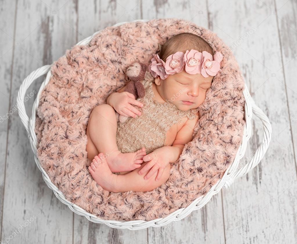 Beautiful newborn in basket with fluffy blanket — Stock Photo © tan4ikk