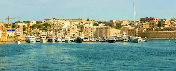 Panorama of Valletta bay with boats and yachts — Stock Photo, Image