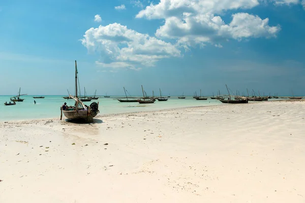 Landscape with fishing boats on the shore — Stock Photo, Image