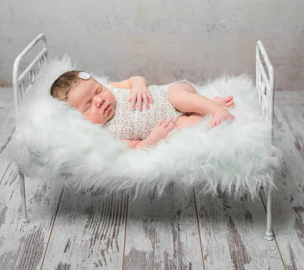 Sleeping newborn baby on cot — Stock Photo, Image