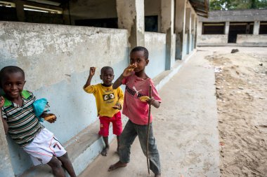 Afrikalı çocuklar yakın bir köy Okulu