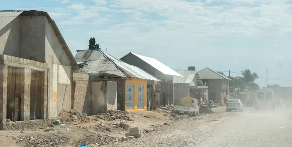 Dusty road leading to Zanzibar town — Stock Photo, Image