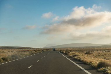 Lanzarotte dağlardaki karayolu ile manzara