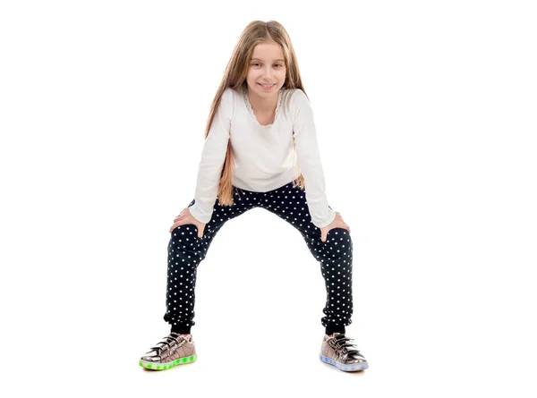 Bella bambina che balla con un trucco sulle dita dei piedi — Foto Stock