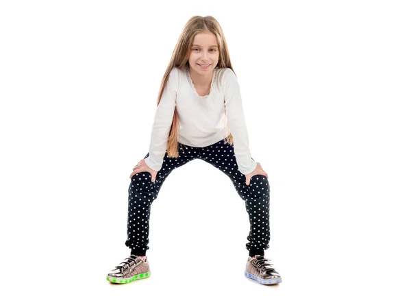 Söt liten tjej dansar med ett trick på tårna — Stockfoto