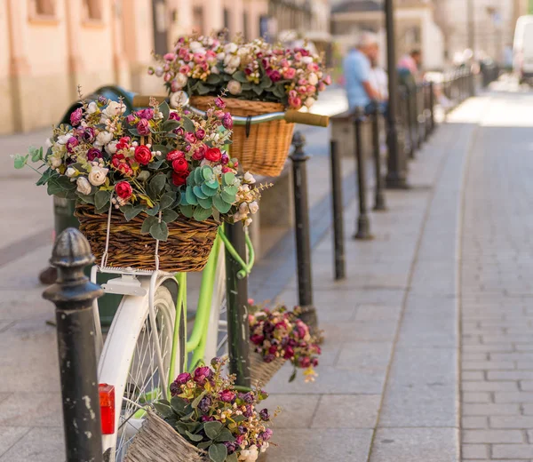 Bicicletas decoradas com flores, Polônia — Fotografia de Stock