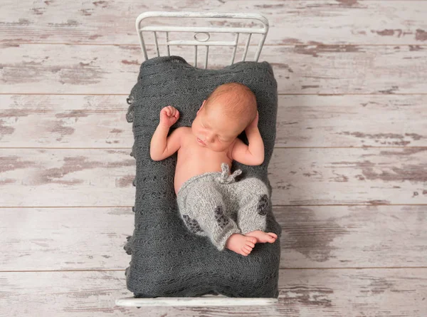 Kid napping on a tiny bed, topview — Stock Photo, Image