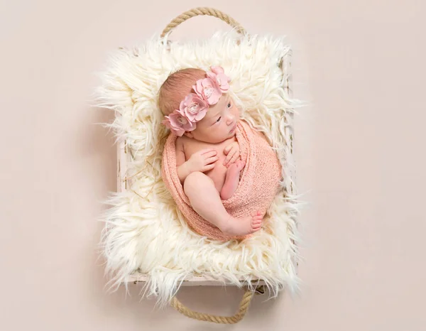 Lovely infant in a flowery hairband, topview — Stock Photo, Image
