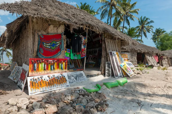 Stalls with souvenirs for tourists in Zanzibar village — Stock Photo, Image
