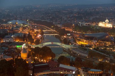 Tiflis gece manzarası
