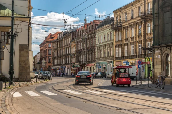 Movimiento de transporte por la calle de Cracovia — Foto de Stock