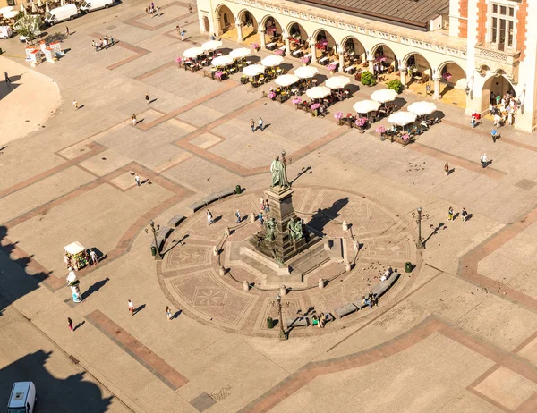 Antiguo monumento verdoso en Cracovia, Polonia, vista superior — Foto de Stock