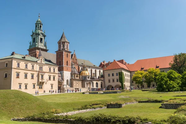 Forntida katolska katedralen i Polen, Krakow, — Stockfoto