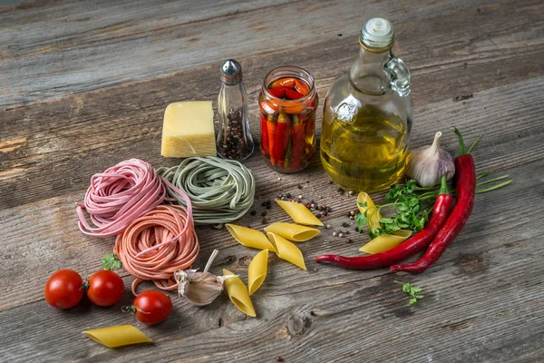 Verstreute Produkte bereit zum Kochen, Topview — Stockfoto